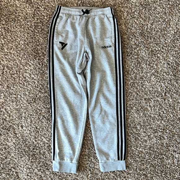 Adidas Team Trae Young Organization Logo 3SSB Basketball Circuit Sweat Joggers M - Picture 1 of 8